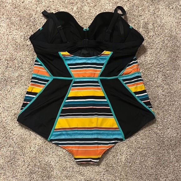 Torrid Slim Fix Underwire Piping One Piece Swimsuit 5X - Picture 3 of 7